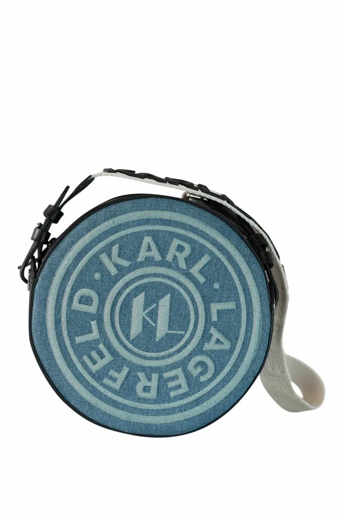 Bolso bandolera azul circular con logo monocromático
