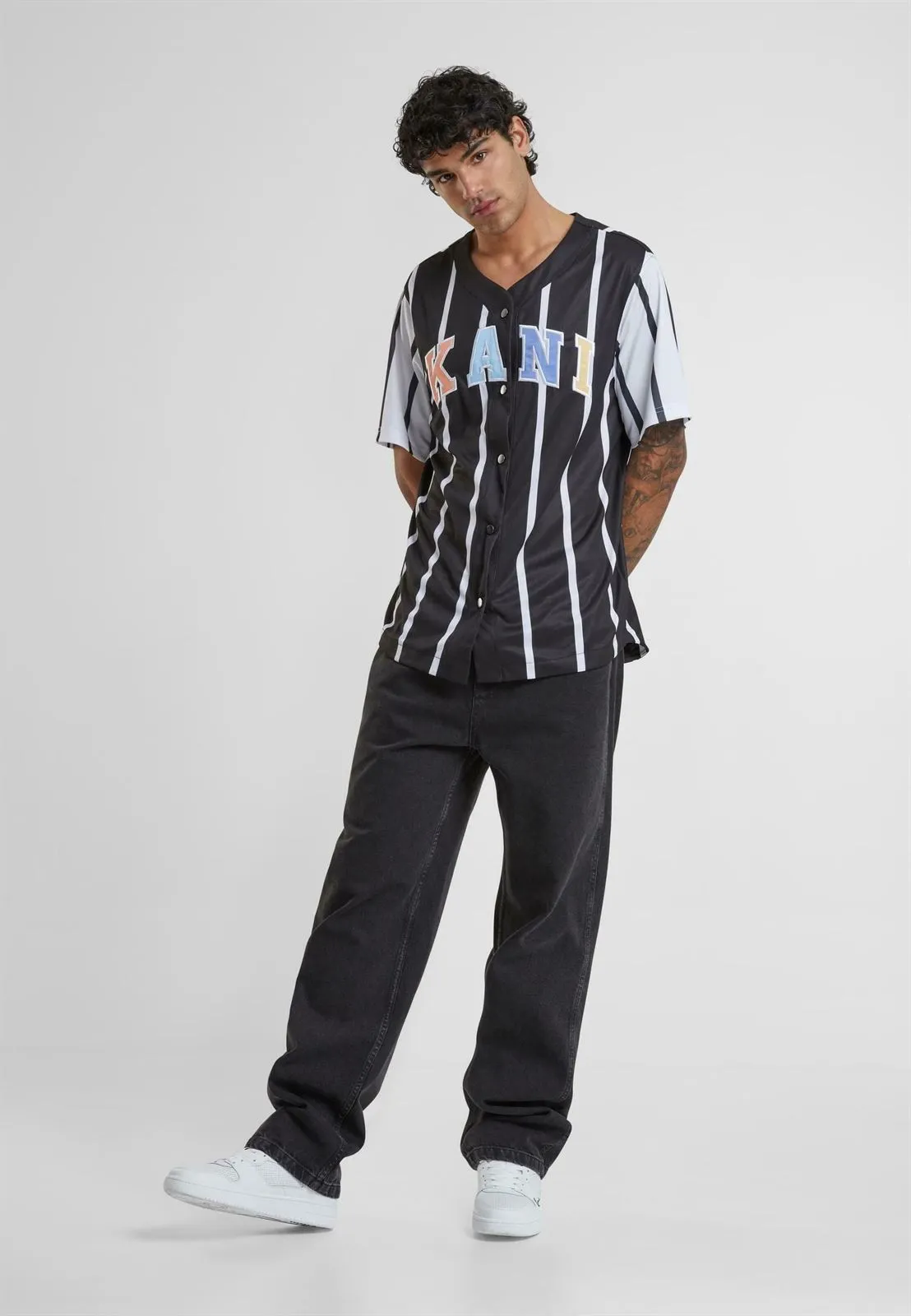 CAMISETA KARL KANI 6033552 KM2410402 SERIF STRIPED BLOCK BASEBALL BLACK/WHITE