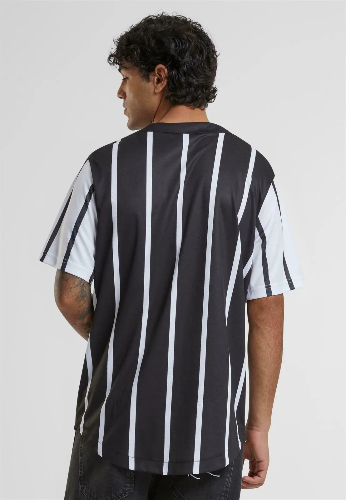 CAMISETA KARL KANI 6033552 KM2410402 SERIF STRIPED BLOCK BASEBALL BLACK/WHITE
