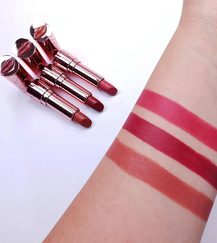 REVOLUTION  *SOFT GLAMOUR*  BARRA DE LABIOS SATIN KISS  CHAUFFEUR