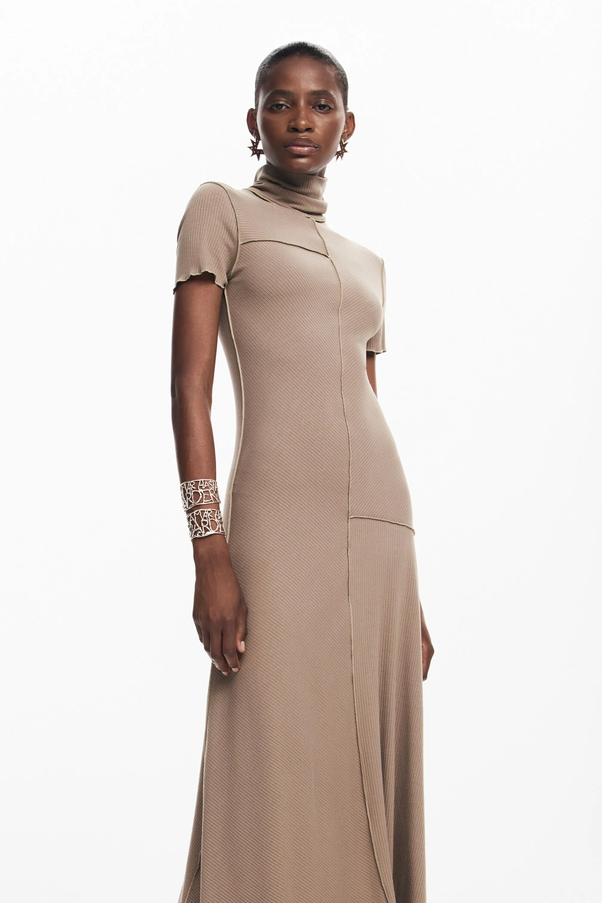 Vestido midi cuello alto