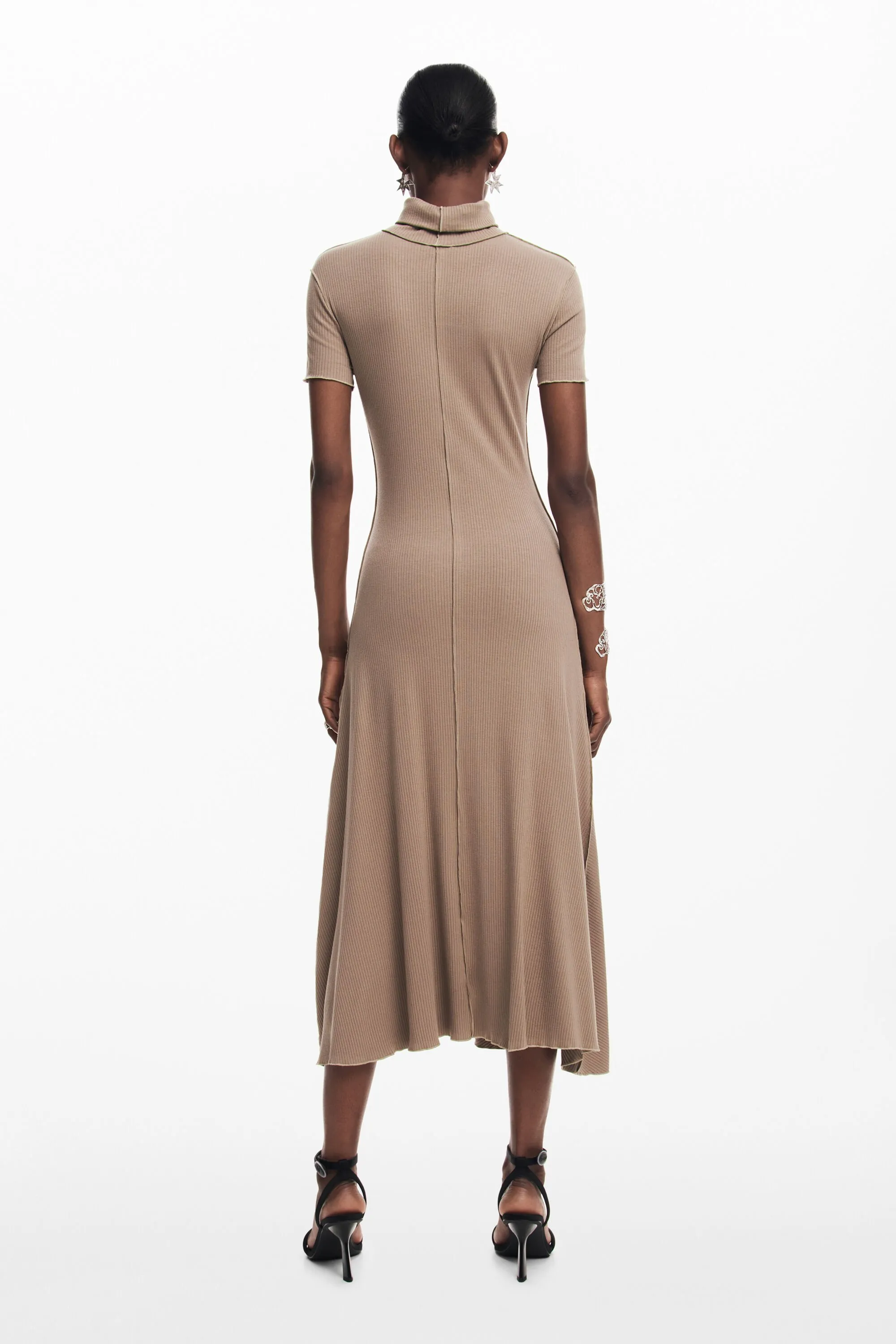 Vestido midi cuello alto
