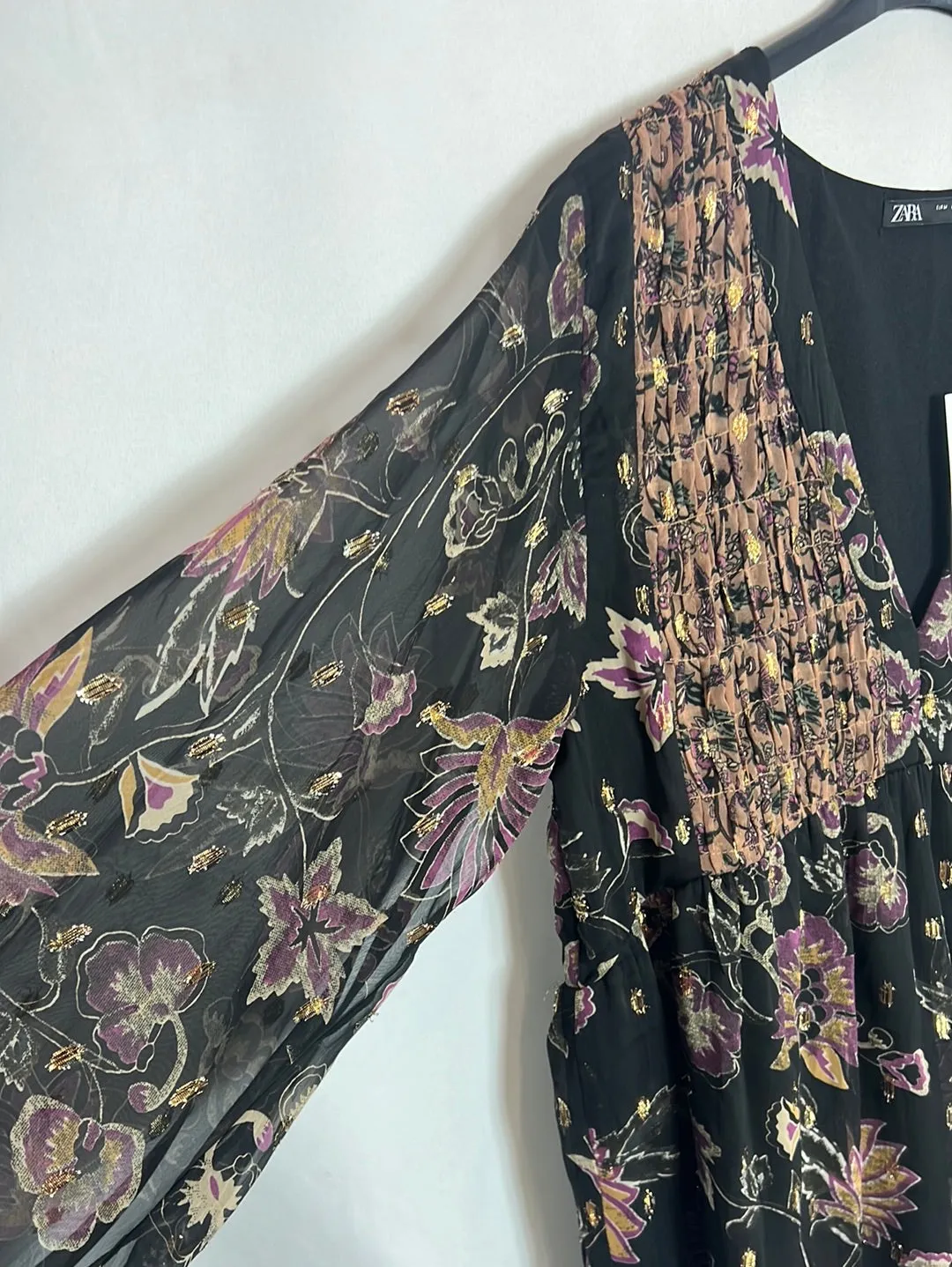 ZARA. Vestido negro hada estamapdo brillos. T M